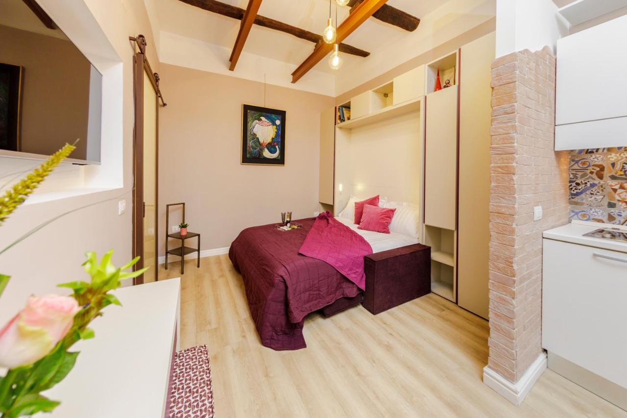 Vicky'S Luxury Guesthouse Napoli Eksteriør billede