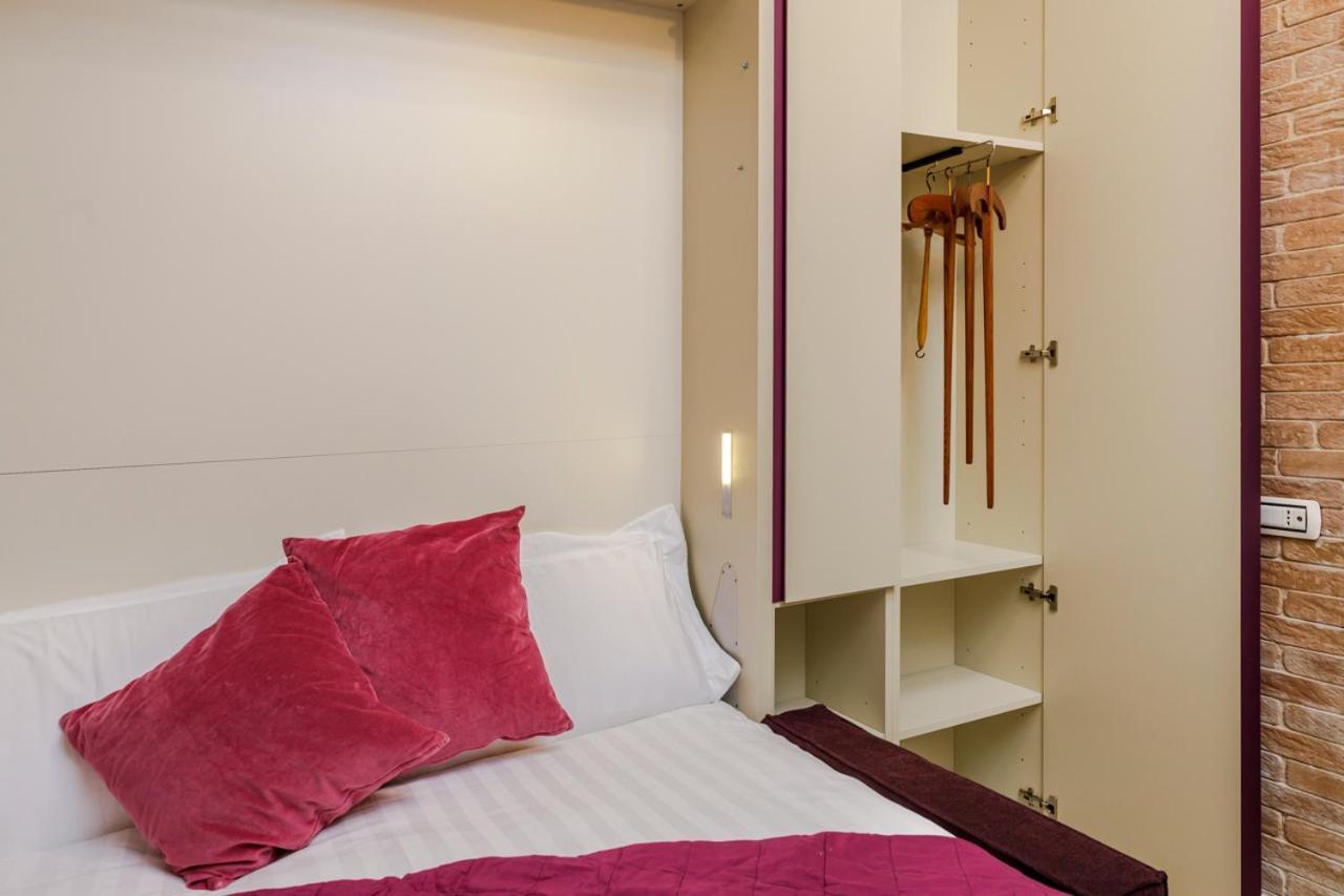 Vicky'S Luxury Guesthouse Napoli Eksteriør billede